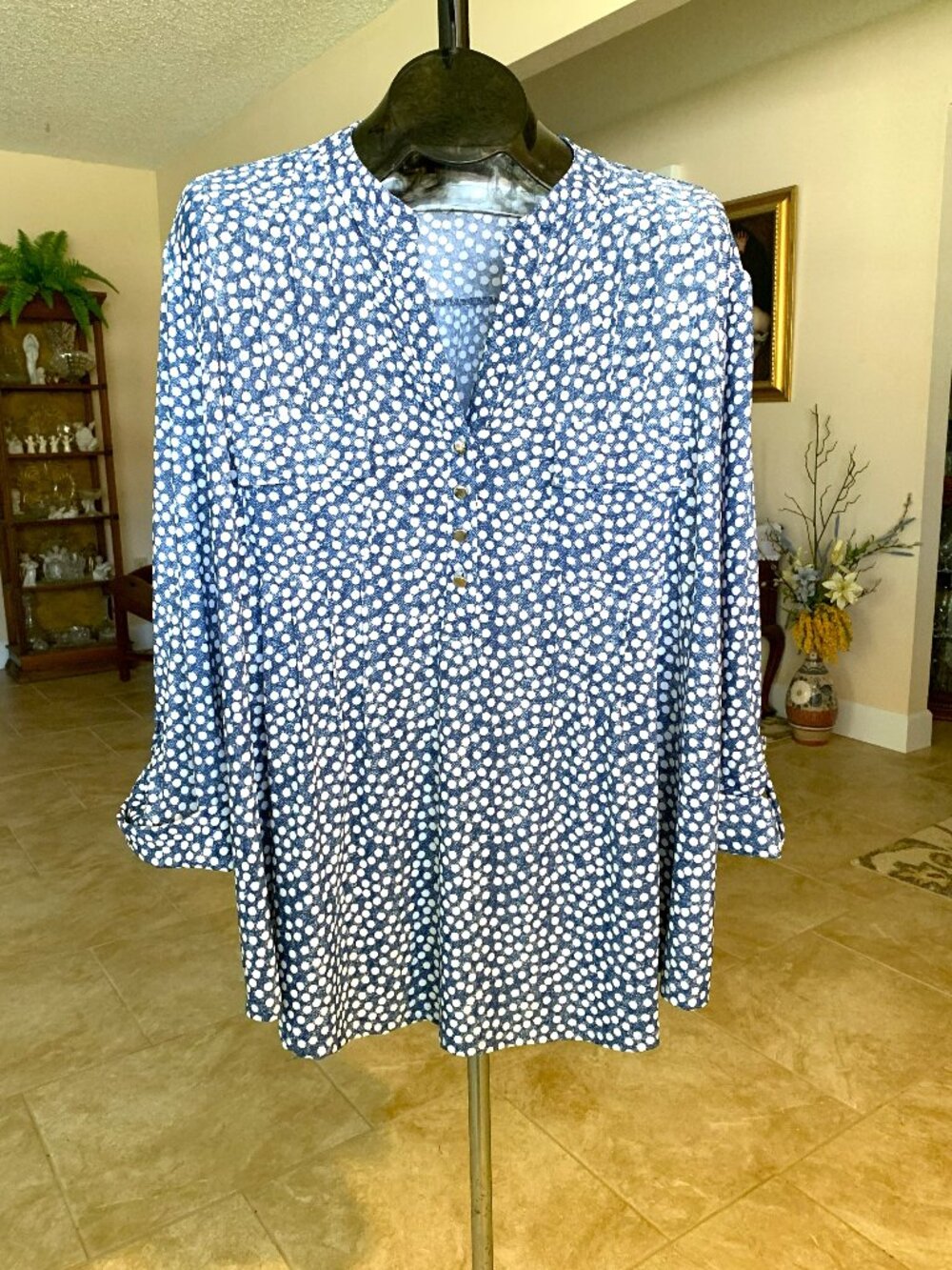 NWOT Ava & Grace Women's 3X Blue Polka Dot Blouse Vneck, Pintucks, Roll Tab slvs